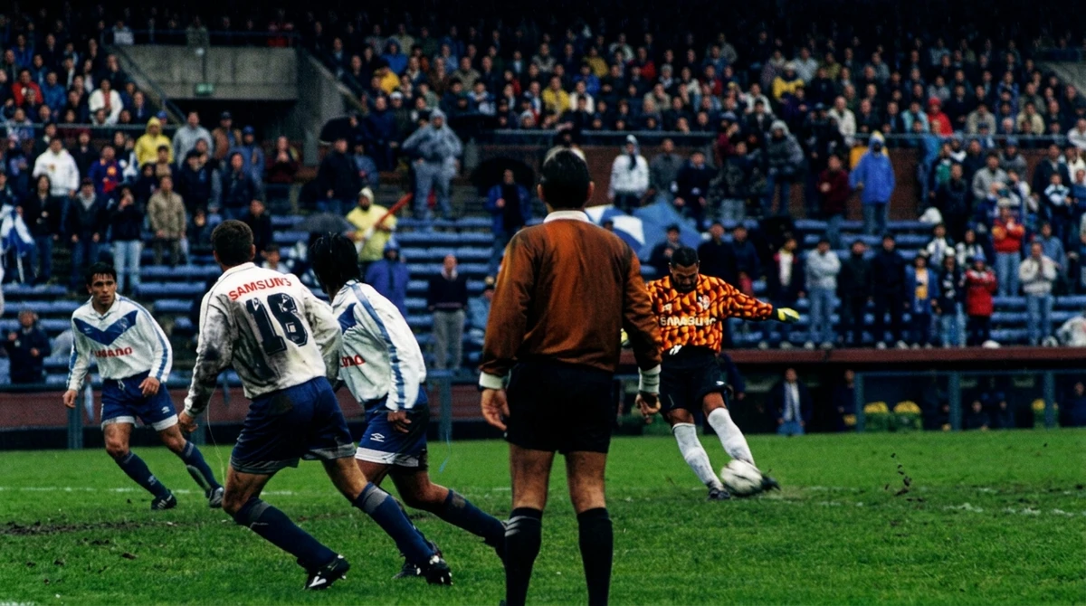 Hace 32 años, Chilavert convirtió un tiro libre que quedó en la historia del fútbol argentino