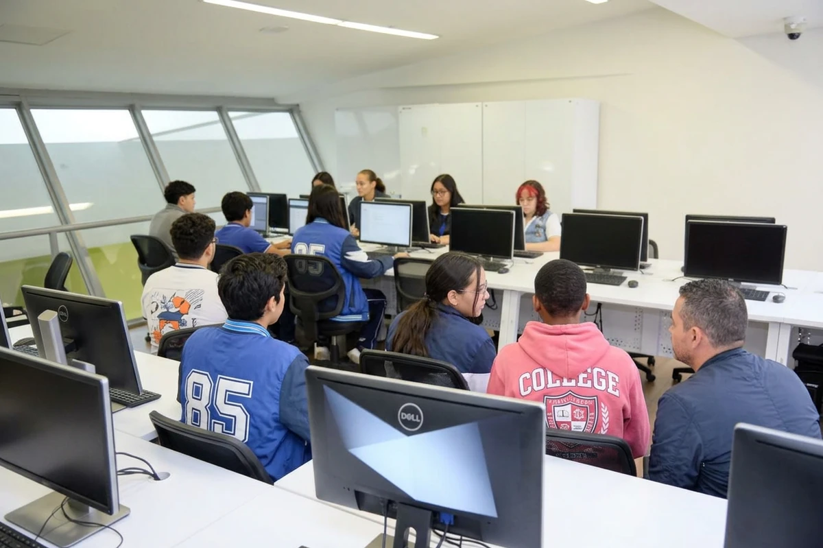 Más de 1.400 universitarios de Puerto Colombia temen por sus becas mientras sigue sin resolverse la disputa territorial con Barranquilla