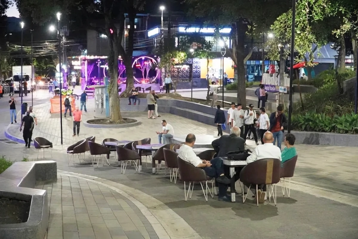 (INVESTIGACIÓN) Transformación y seguridad en el Parque Lleras. La metamorfosis del parque: Del asedio criminal a un renacimiento cultural y gastronómico (PARTE 3)