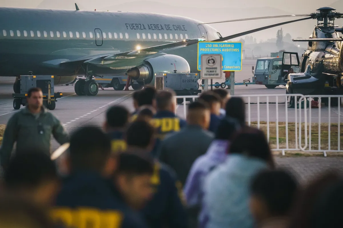 Chile activó expulsiones masivas,  primer vuelo del gobierno Kast incluye colombianos