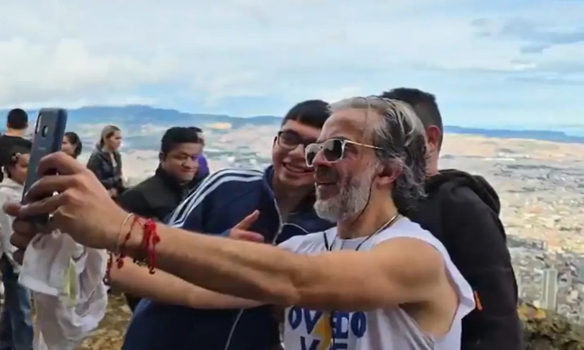 Elecciones 2026: (EN VIDEO) Juan Daniel Oviedo asistió a misa en Monserrate antes de la votación