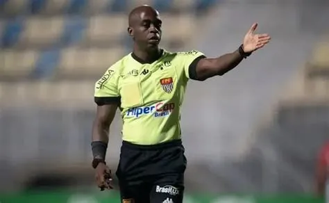 Árbitro sufrió fractura facial tras agresión en partido amateur en Brasil