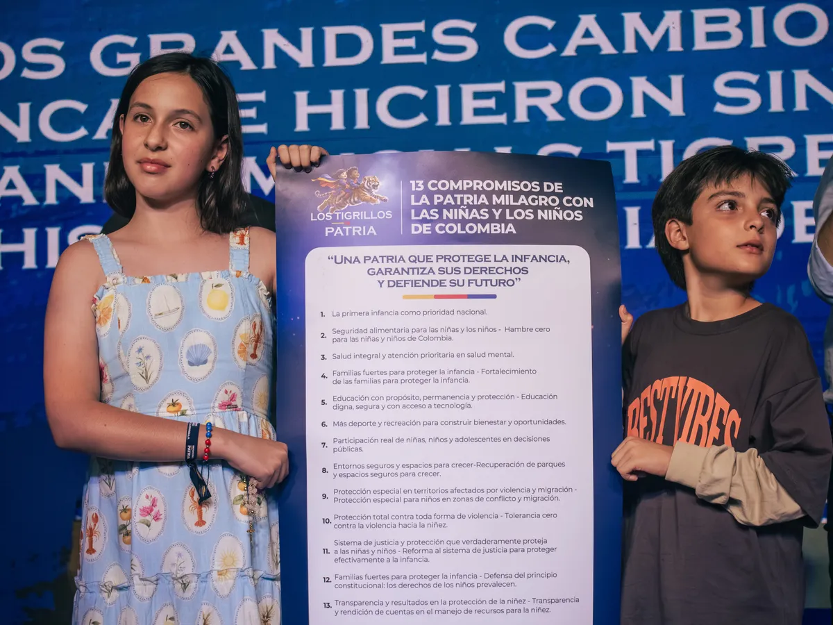 Abelardo de la Espriella y José Manuel Restrepo firmaron acuerdos programáticos sobre niñez y mujeres en Medellín
