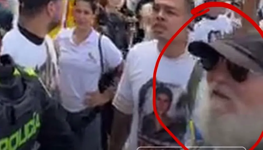 Guerrilleros y exconvictos armados en hostigamiento contra Expresidente, Álvaro Uribe Vélez. Crece la polémica 