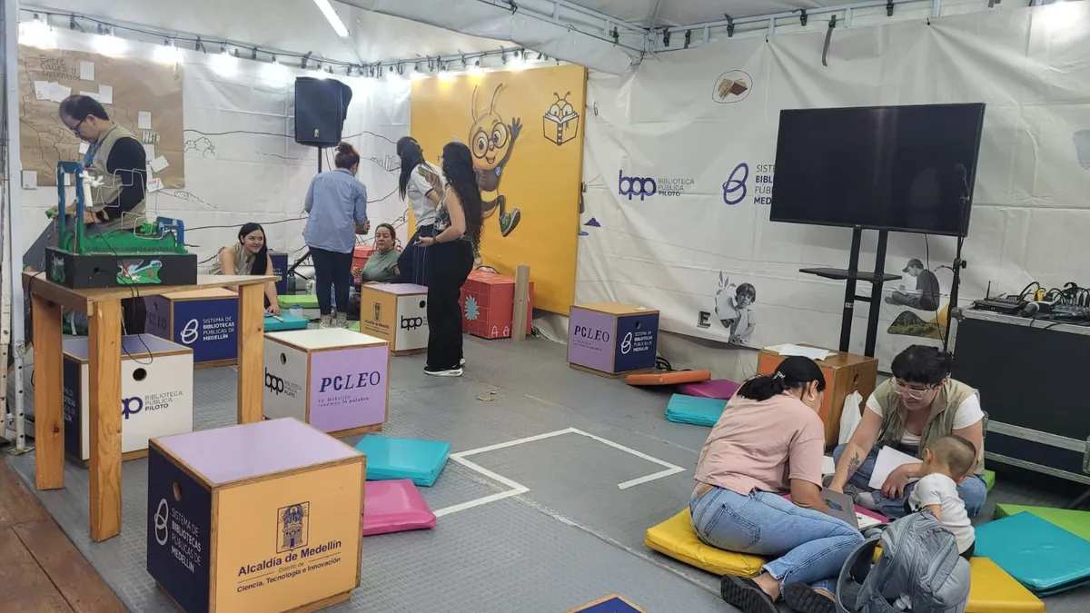 Feria Popular Días del Libro celebró 20 años de lectura y encuentro cultural en Medellín
