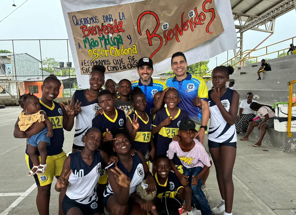 Óscar Cardona ha recorrido los 32 departamentos de Colombia para demostrar que el fútbol también construye comunidad y esperanza