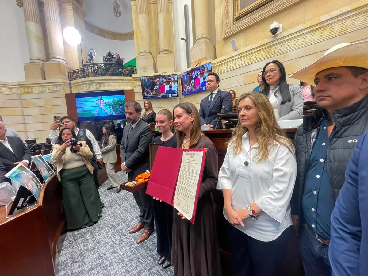 Congreso rindió homenaje póstumo a Miguel Uribe Turbay y condecoró a su familia con la Orden del Congreso en grado de Gran Cruz
