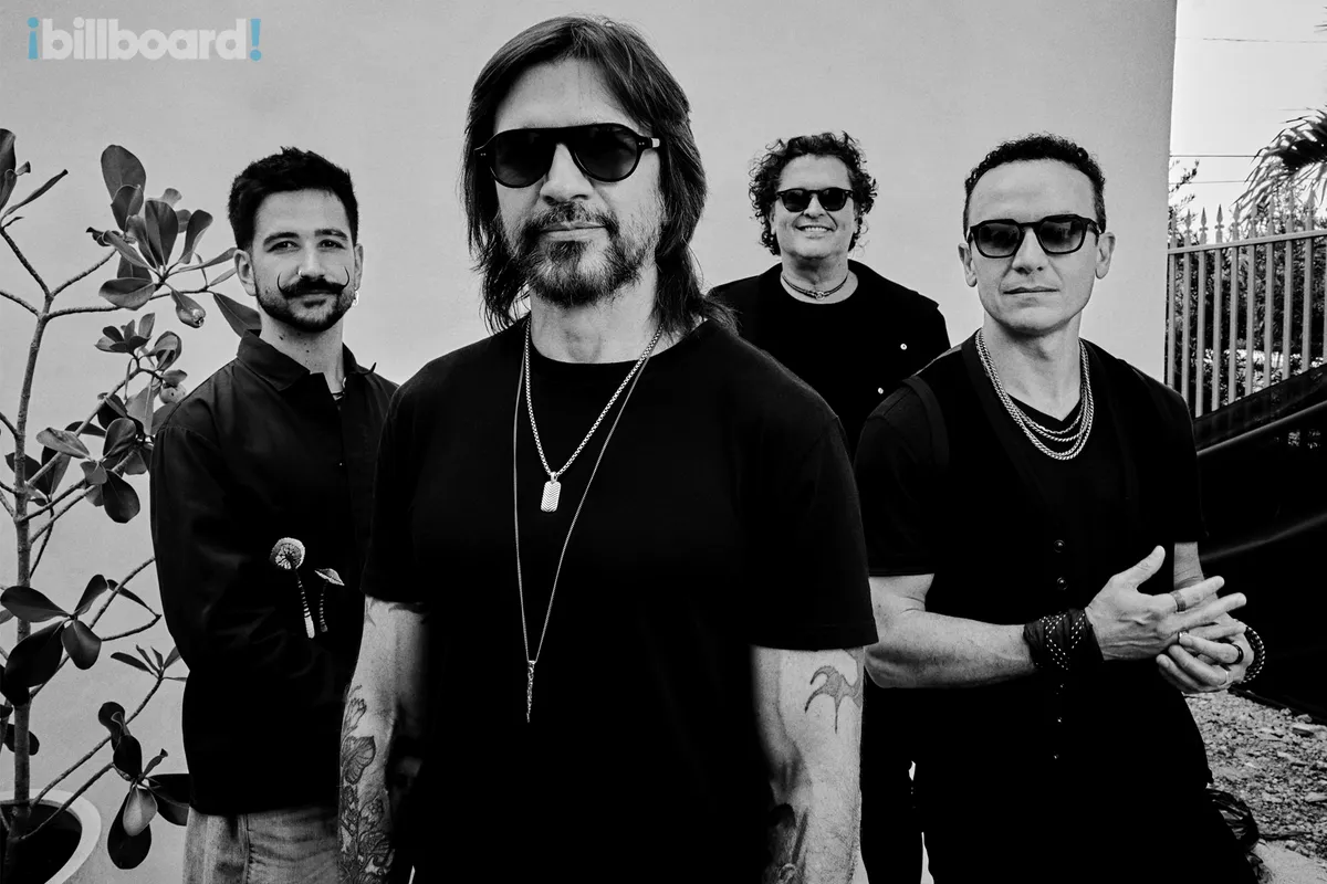Juanes protagoniza histórica portada de Billboard junto a Carlos Vives, Fonseca y Camilo en homenaje al talento colombiano