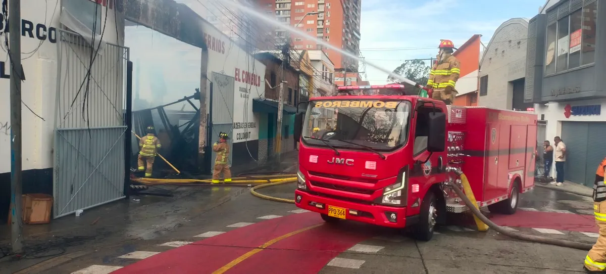 Bomberos están controlando en un 70 % incendio estructural en el barrio Las Granjas, en Bello Antioquia