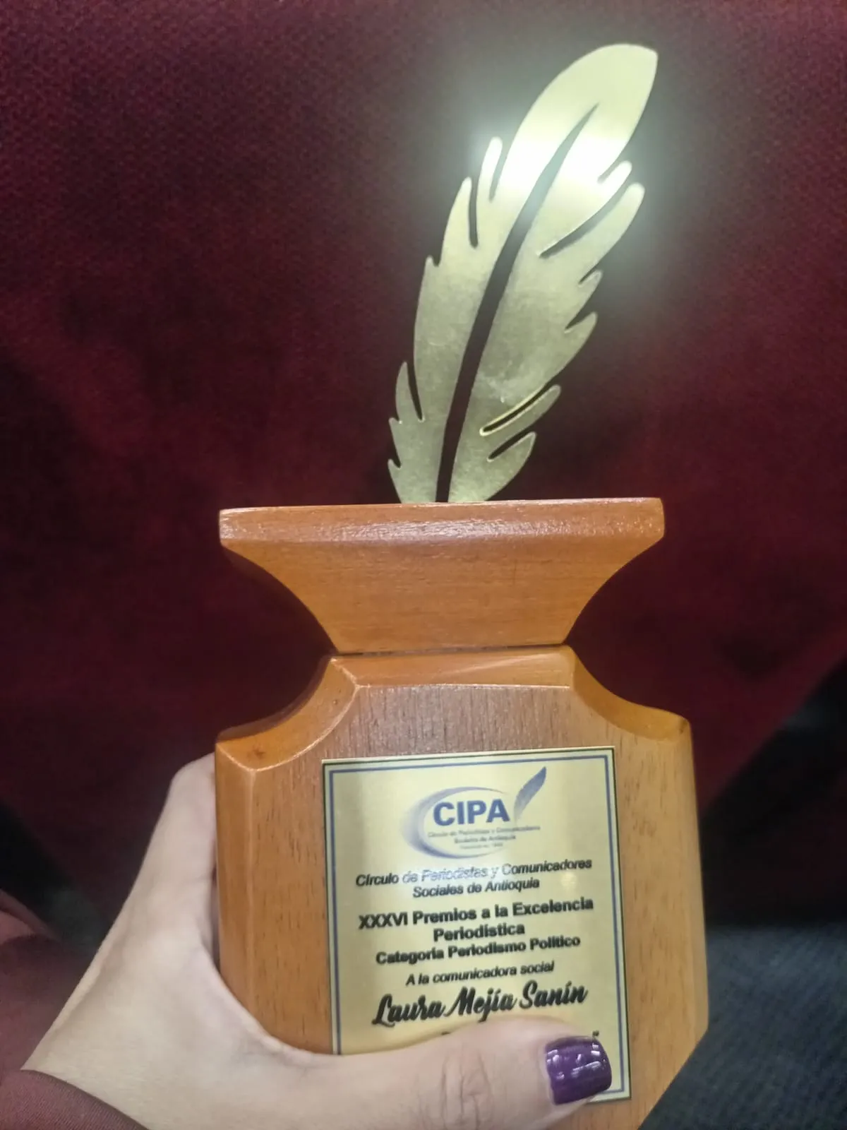 Laura Mejía recibió el Premio CIPA a la Excelencia Periodística por su aporte al periodismo político en Colombia