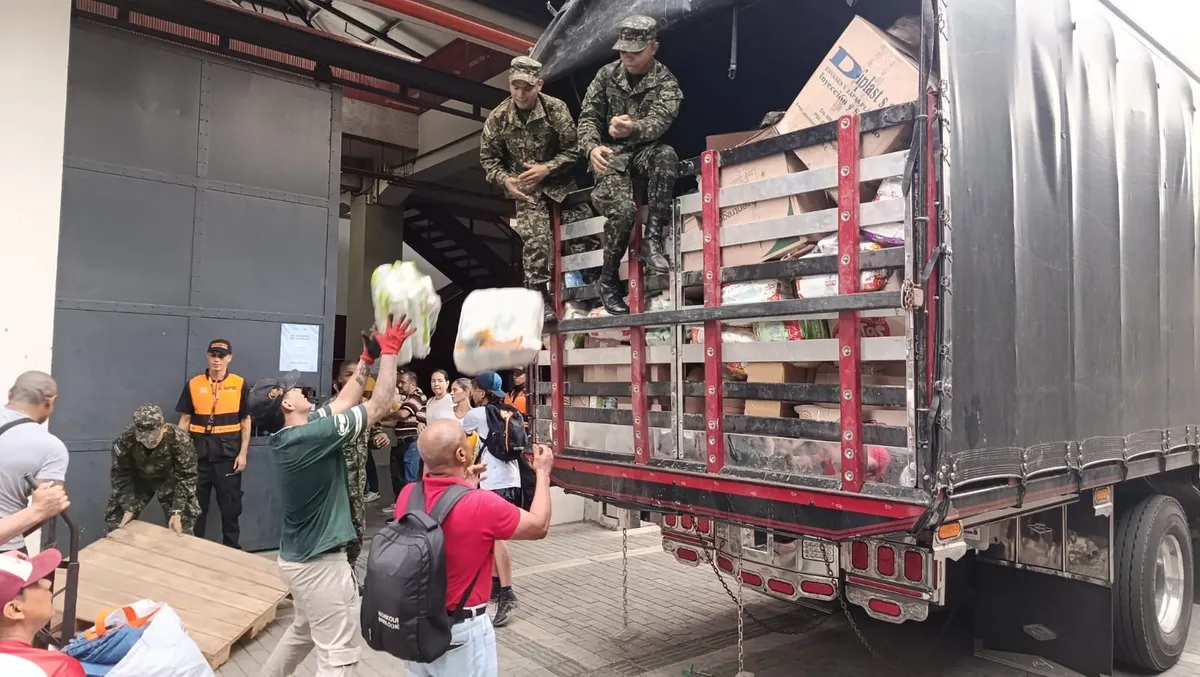 Más de 215 toneladas de ayudas llegan a municipios afectados por el terremoto en el Valle del Cauca