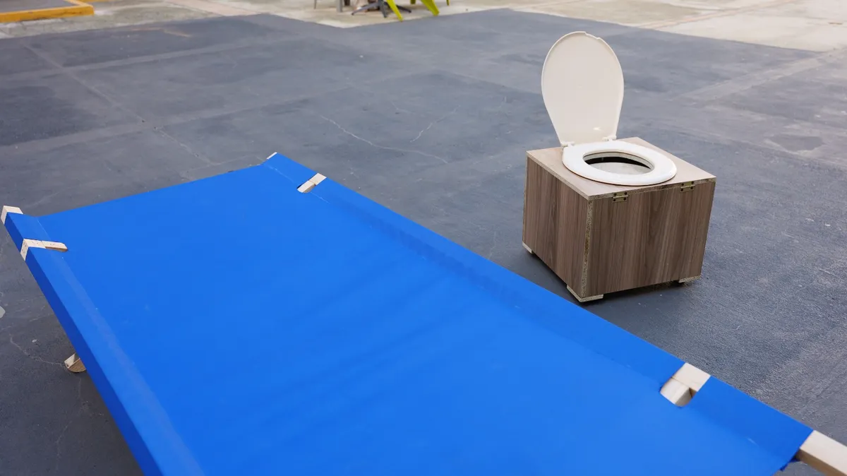 Baños secos, camas elevadas y alimentos conservados: el plan del ITM para apoyar a damnificados