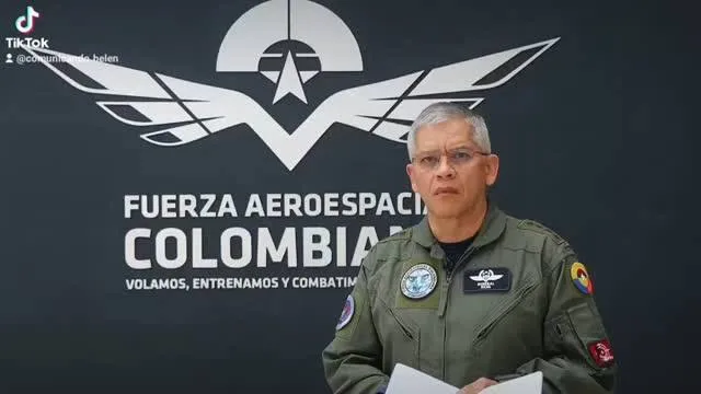 Petro solicitó renuncia del comandante de la Fuerza Aeroespacial tras controversia por accidente militar