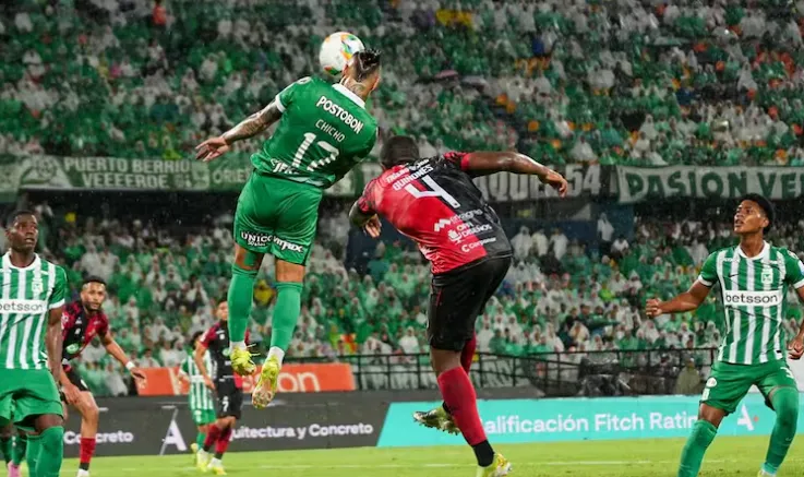 Nacional, un líder solitario en la cima silbado por su afición