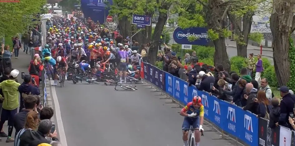 Paul Magnier se vistió de rosa en un inicio accidentado del Giro