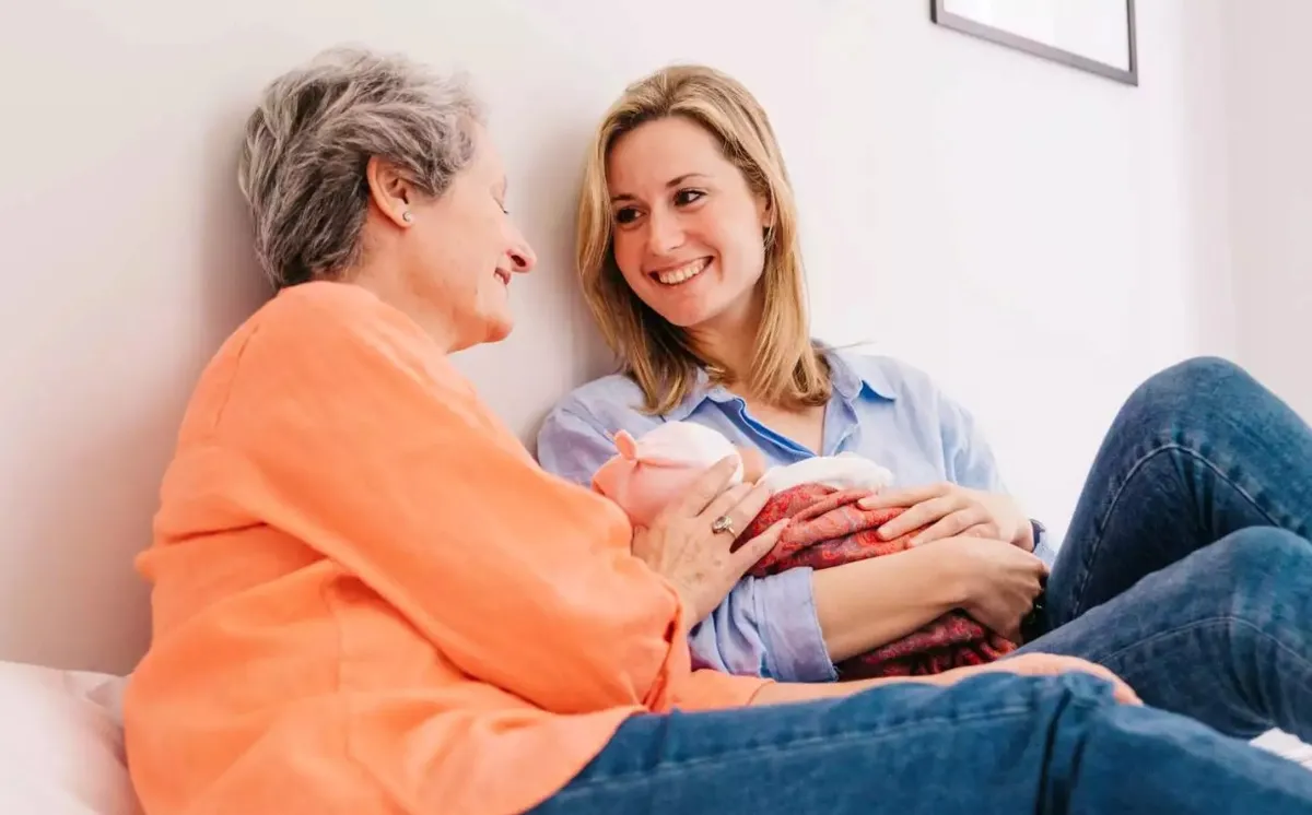 Especial Día de la Madre: Más allá de los regalos, las madres en Colombia priorizan estabilidad, descanso y apoyo en el hogar