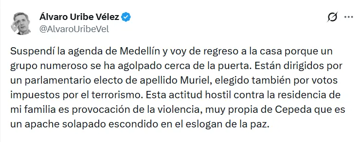 (EN VIDEO) Uribe suspendió agenda tras protesta frente a su casa en Rionegro y lanzó dura acusación contra sectores del Pacto Histórico
