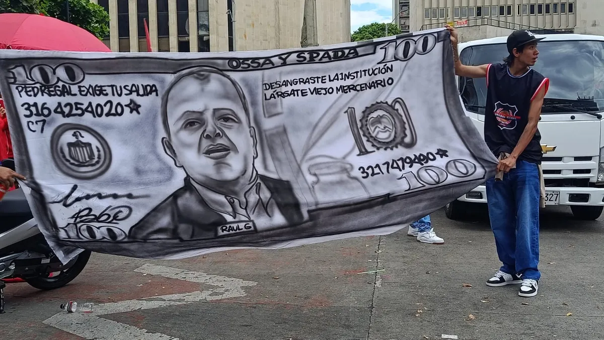 "El DIM es del pueblo, no su casa de apuestas”: miles de hinchas marcharon contra la dirigencia roja