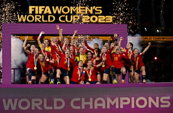 España firmó un hito histórico: campeona masculina y femenina al mismo tiempo