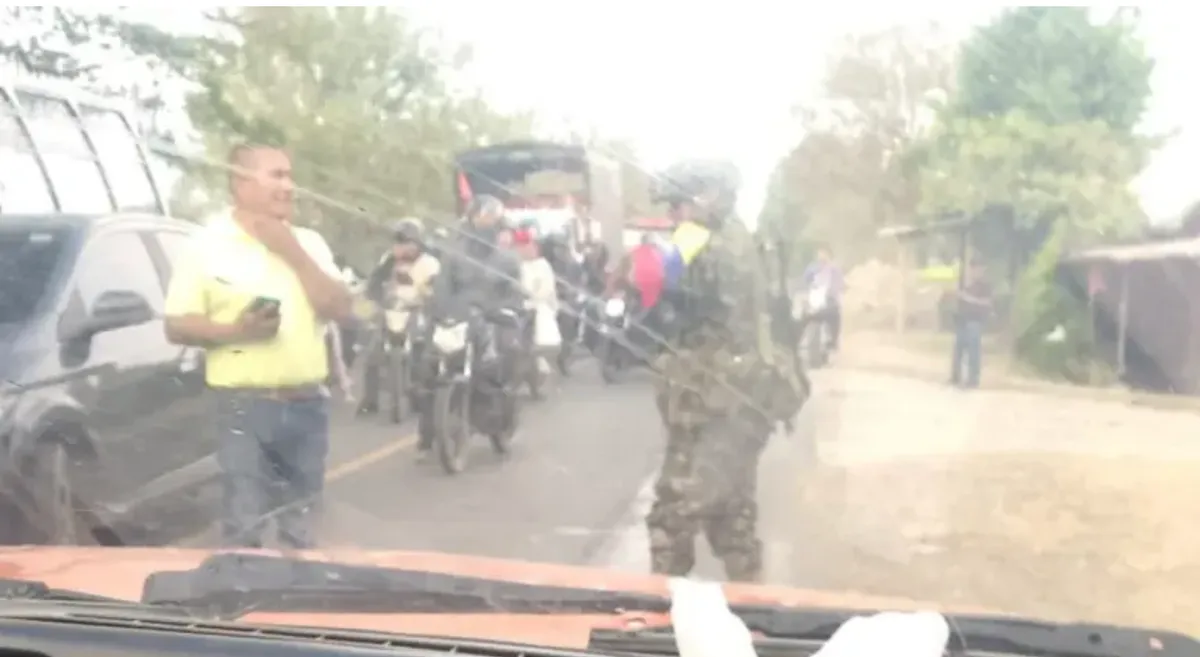 Ejército reforzó las operaciones en el norte del Cauca tras presencia de disidencias de las Farc en la vía entre Caloto y Corinto