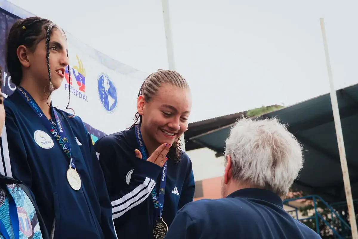 ¡Los podios de los Panamericanos de la Juventud Sorda se visten de dorado, azul y rojo!