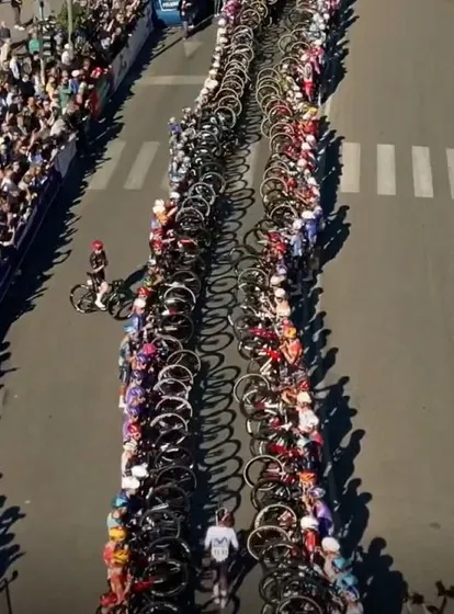 El fin de una era dorada, Nairo Quintana se despidió del ciclismo profesional entre aplausos y una calle de honor