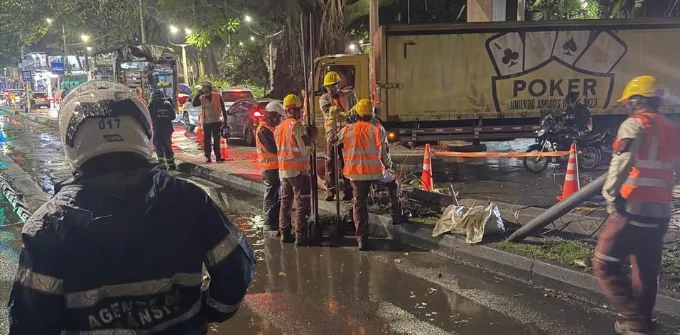 Intensas lluvias provocaron emergencias y caos en el Valle de Aburrá. Alcaldía de Medellín se volcó en atención esta noche de viernes