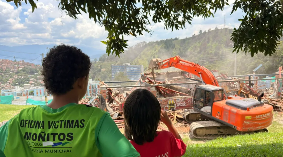 Alcaldía de Medellín demolió antiguas pesebreras vinculadas al narcotráfico en San Cristóbal
