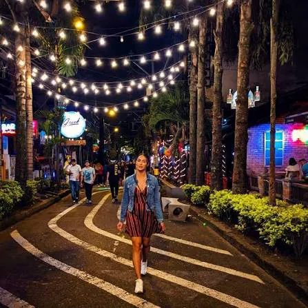 (INVESTIGACIÓN) Transformación y seguridad en el Parque Lleras. La metamorfosis del parque : del asedio criminal a un renacimiento cultural y gastronómico