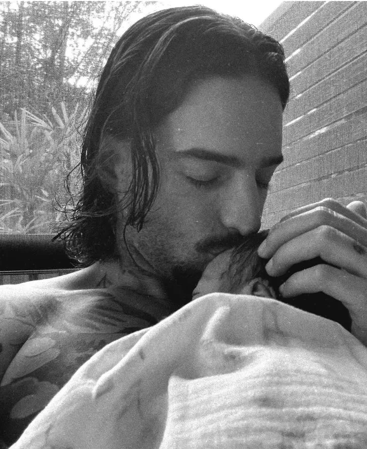 Maluma presentó a su hija, París