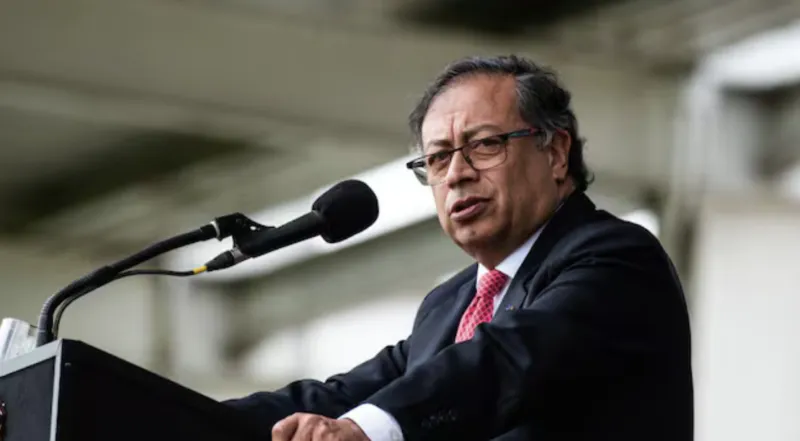 (DESDE LAS REDES) Petro vs Duque