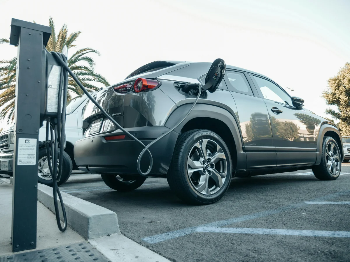 El auge de los carros eléctricos en Colombia. Tecnología, ahorro y una nueva forma de movilidad
