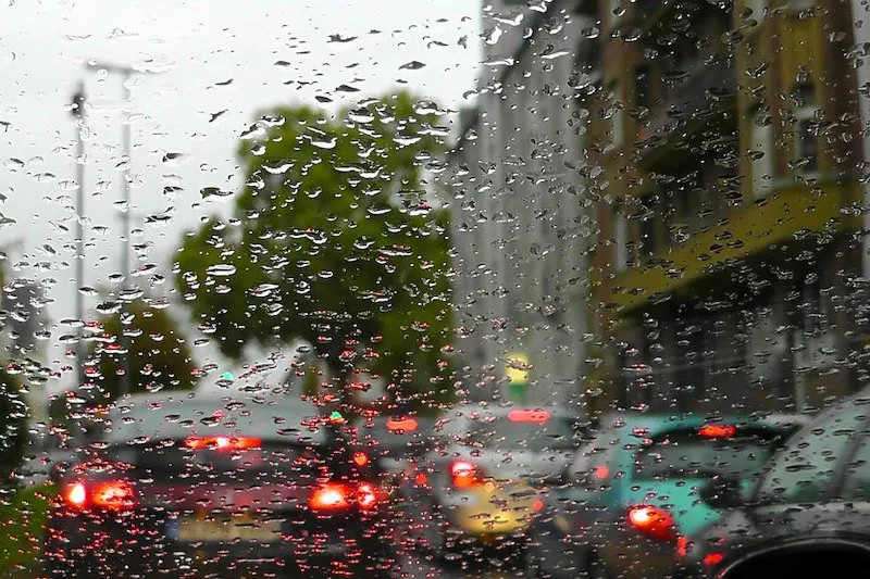 Volvieron las lluvias y las autoridades sugieren seguir las recomendaciones