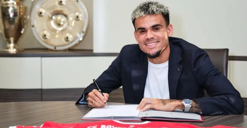 Y Lucho estampó su firma