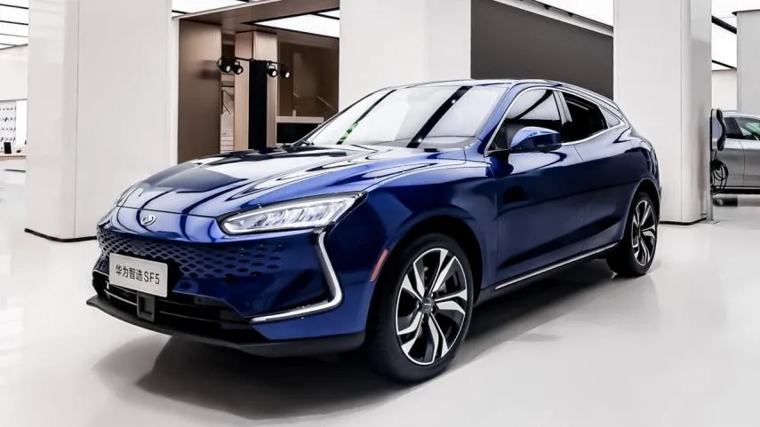 Huawei presenta su primer carro, y es un híbrido