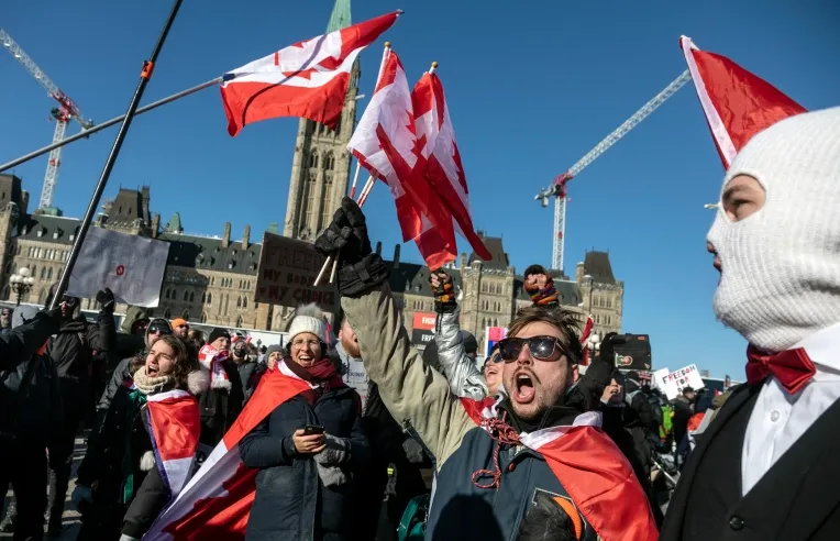 Ford y Toyota suspenden producción en medio de protestas de camioneros canadienses