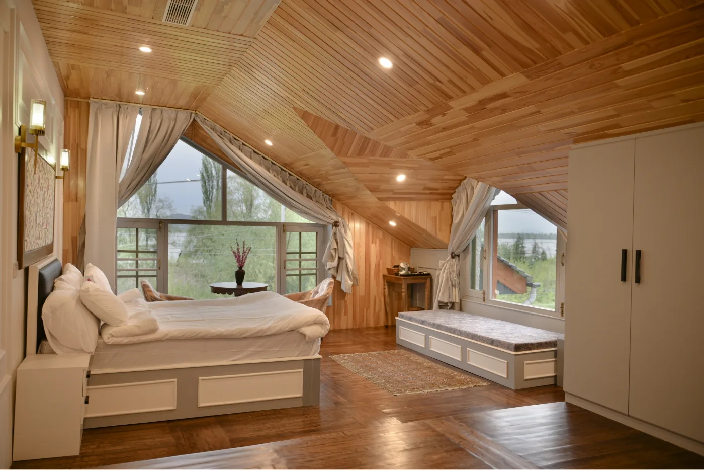 Tree of Life Lakeside Cottage, Srinagar
