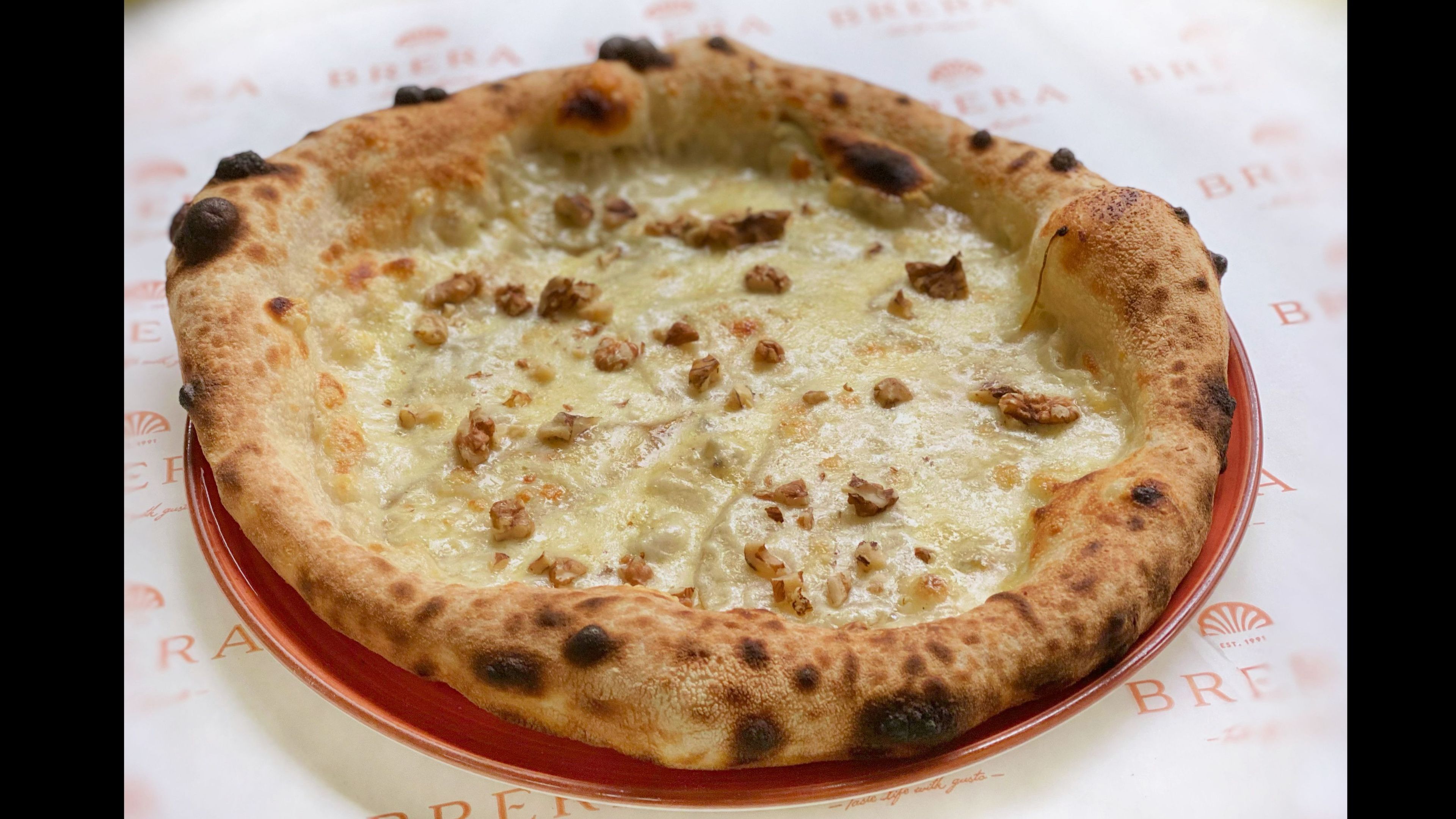 Pere Gorgonzola e Noci Pizza