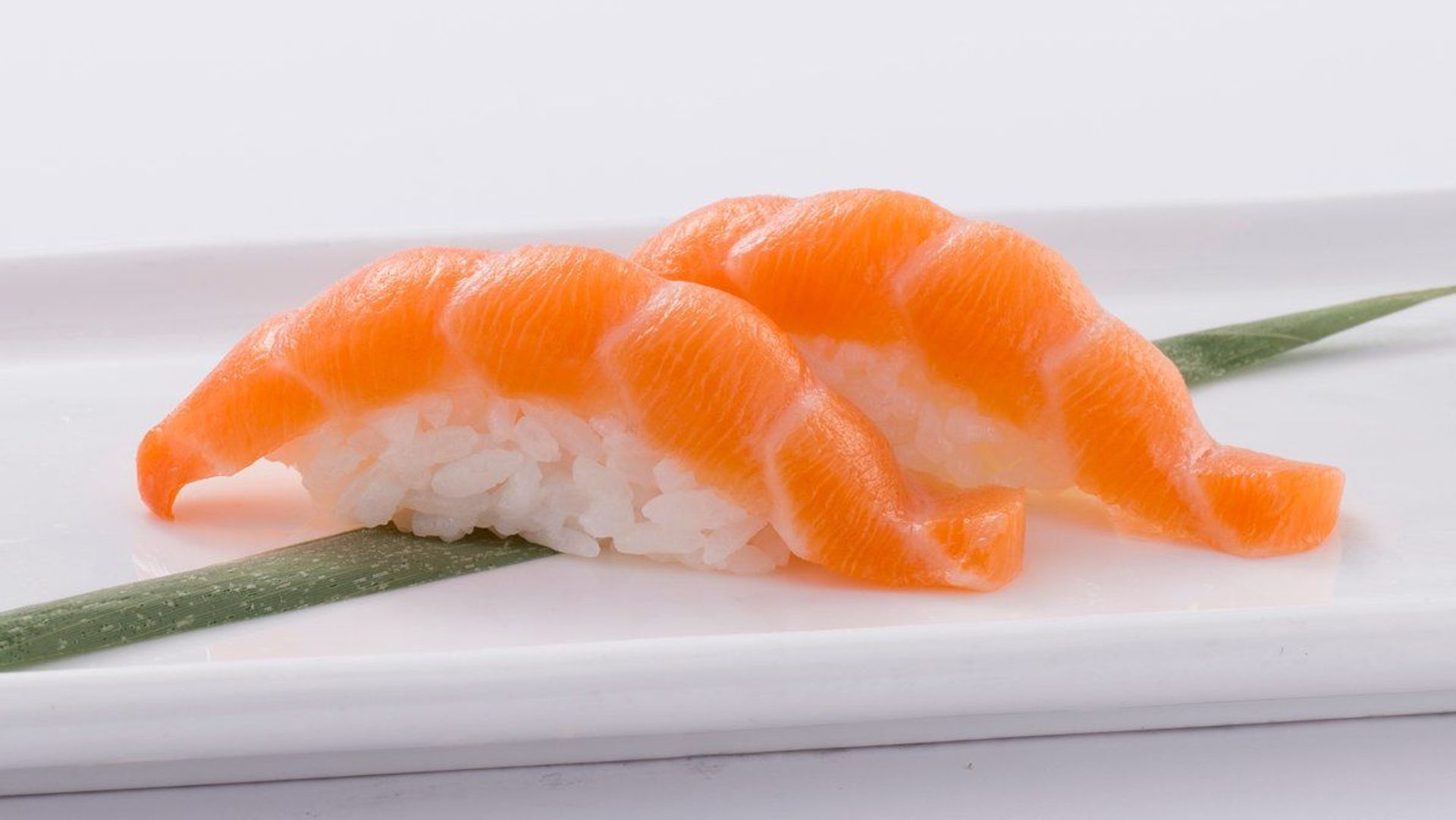 Salmon Sushi (3 Pcs)