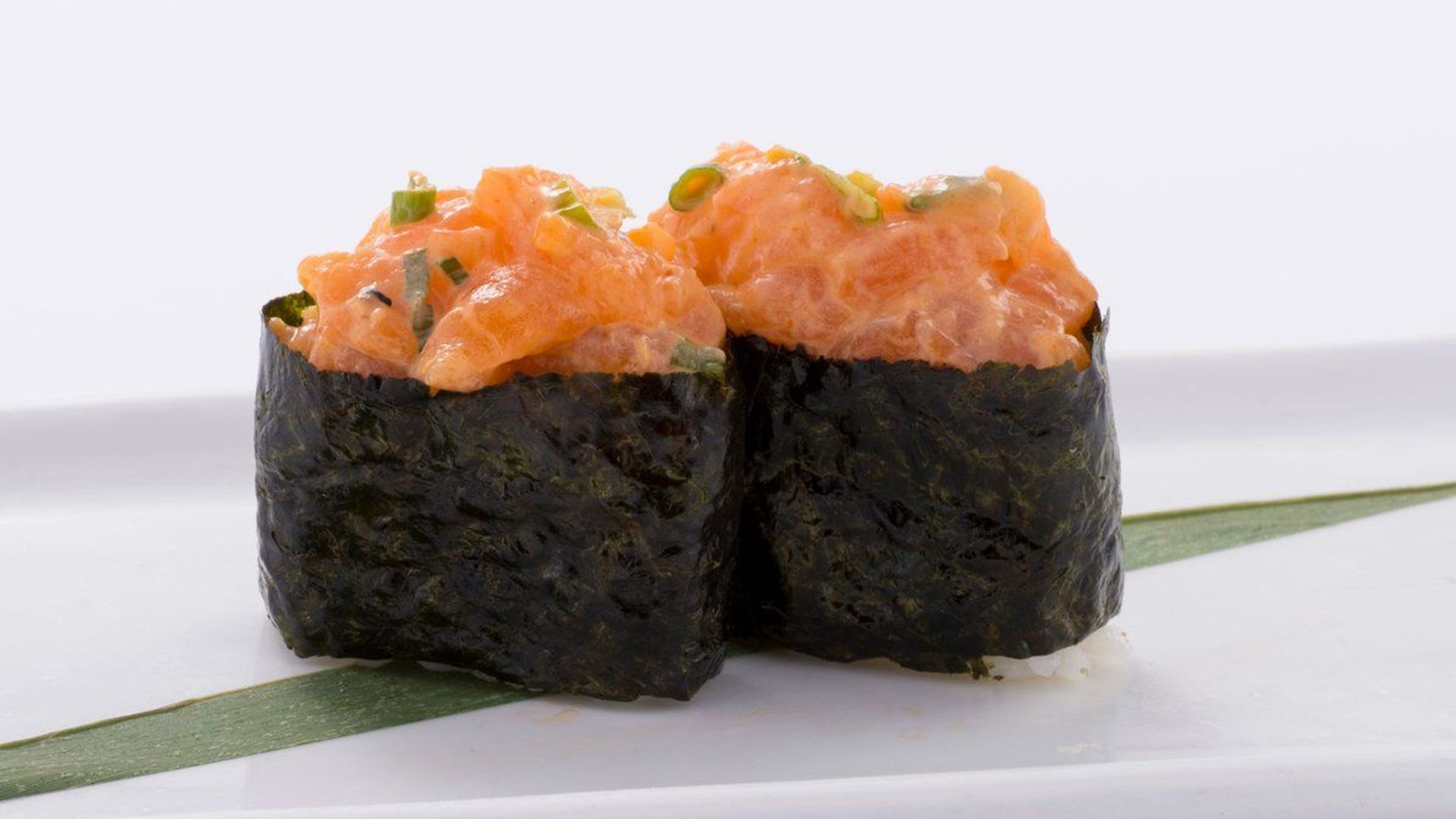 Spicy Salmon Sushi (2 Pcs)