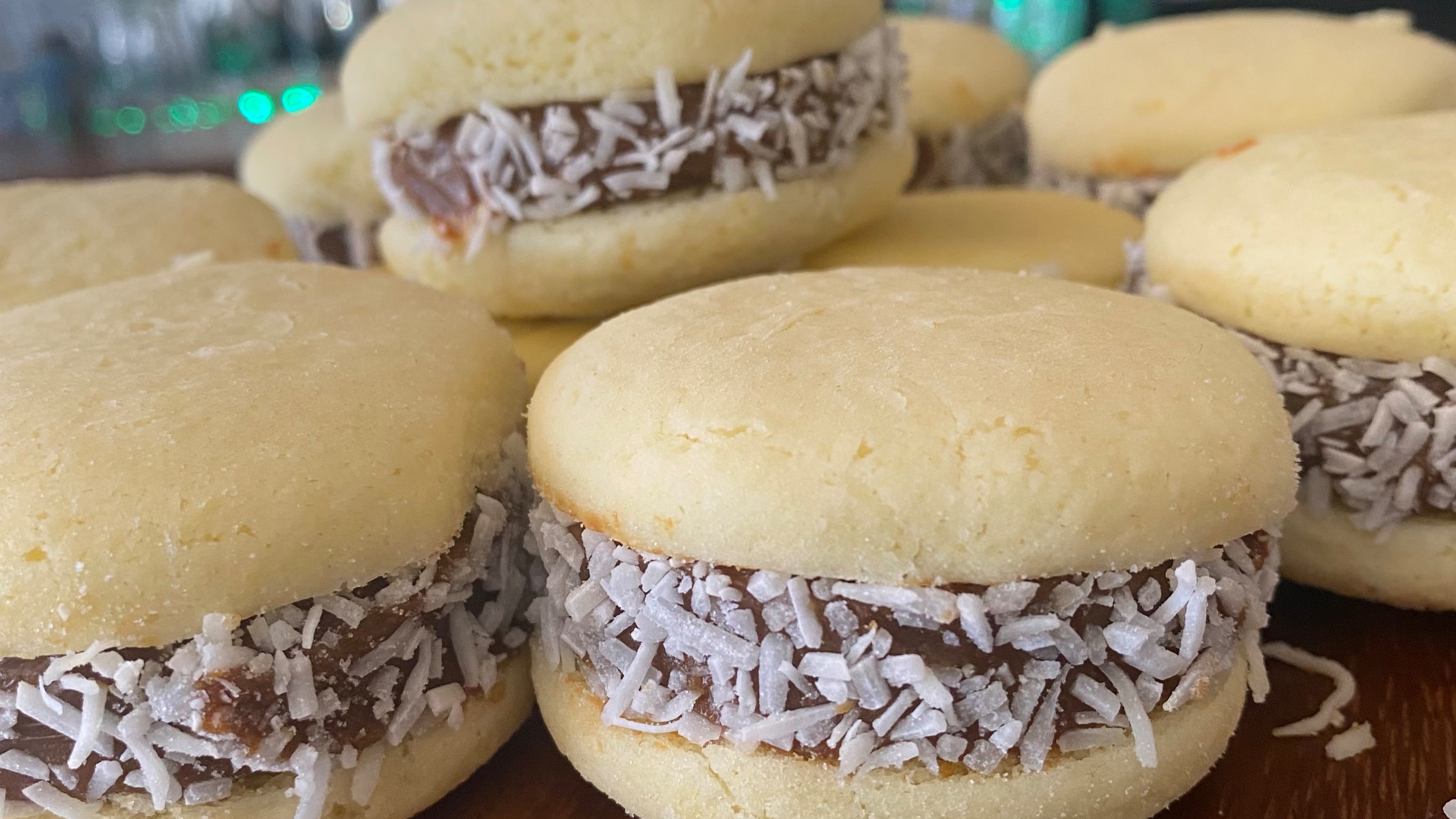 Alfajor (Tender cookies  with dulce de leche)