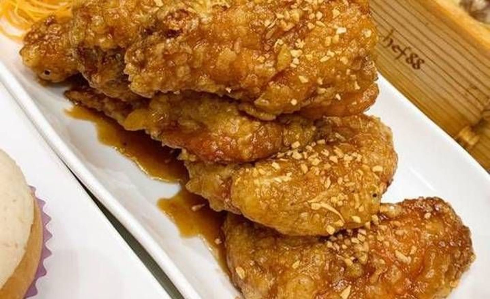 蒜蜜雞翼 六件, Crispy Chicken Wings w/ Honey Garlic (6 pieces) A4
