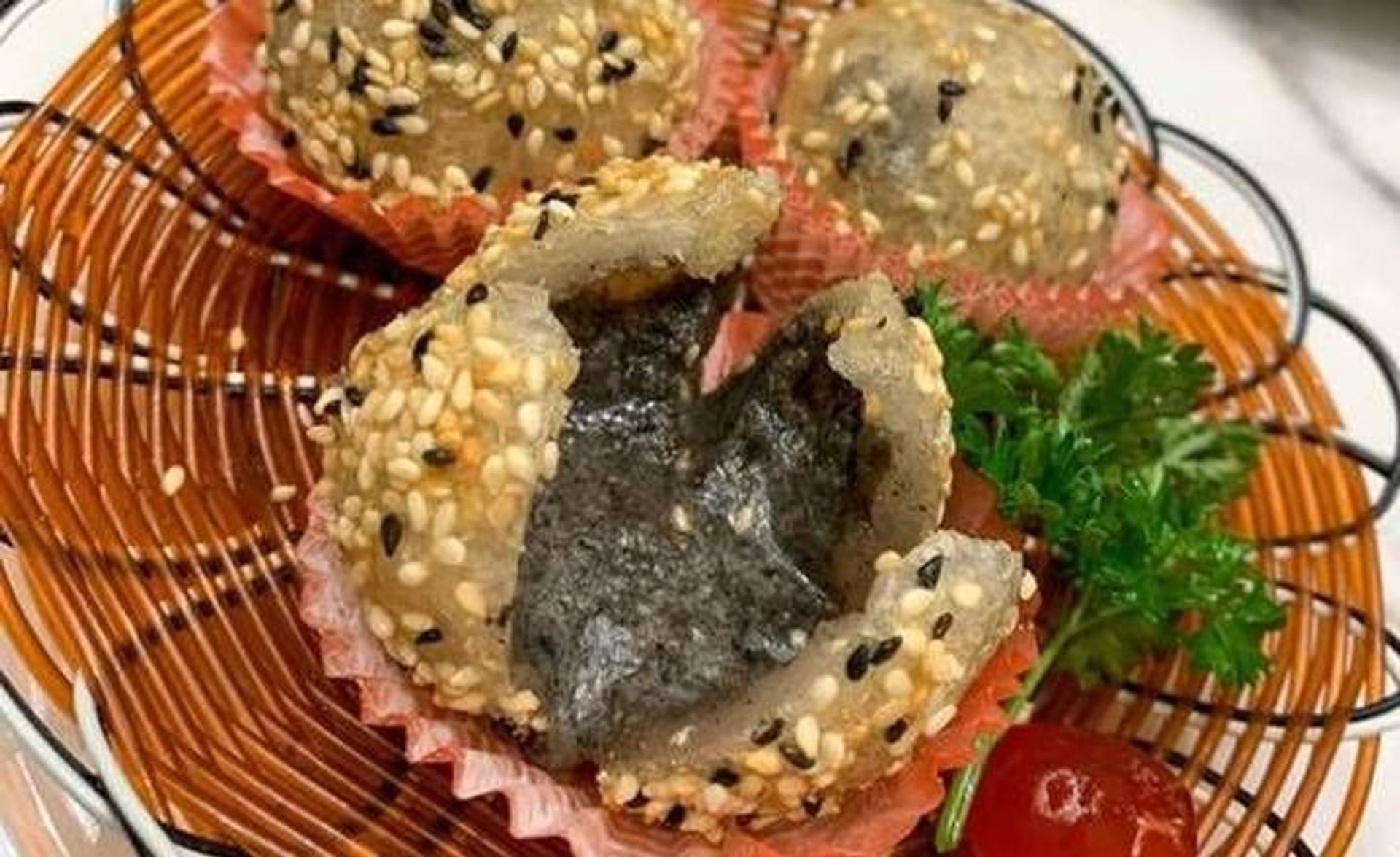 黑芝麻流沙煎堆, Molten Black Sesame Ball L47a