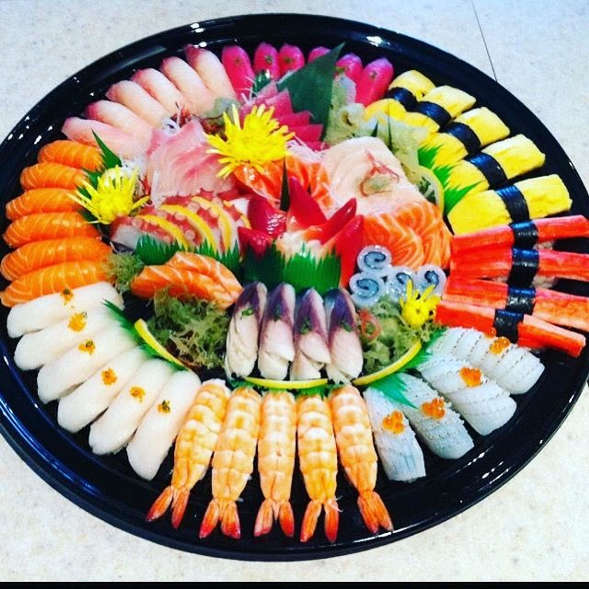 Sushi Sashimi Roll Party Tray ( 52 pieces )