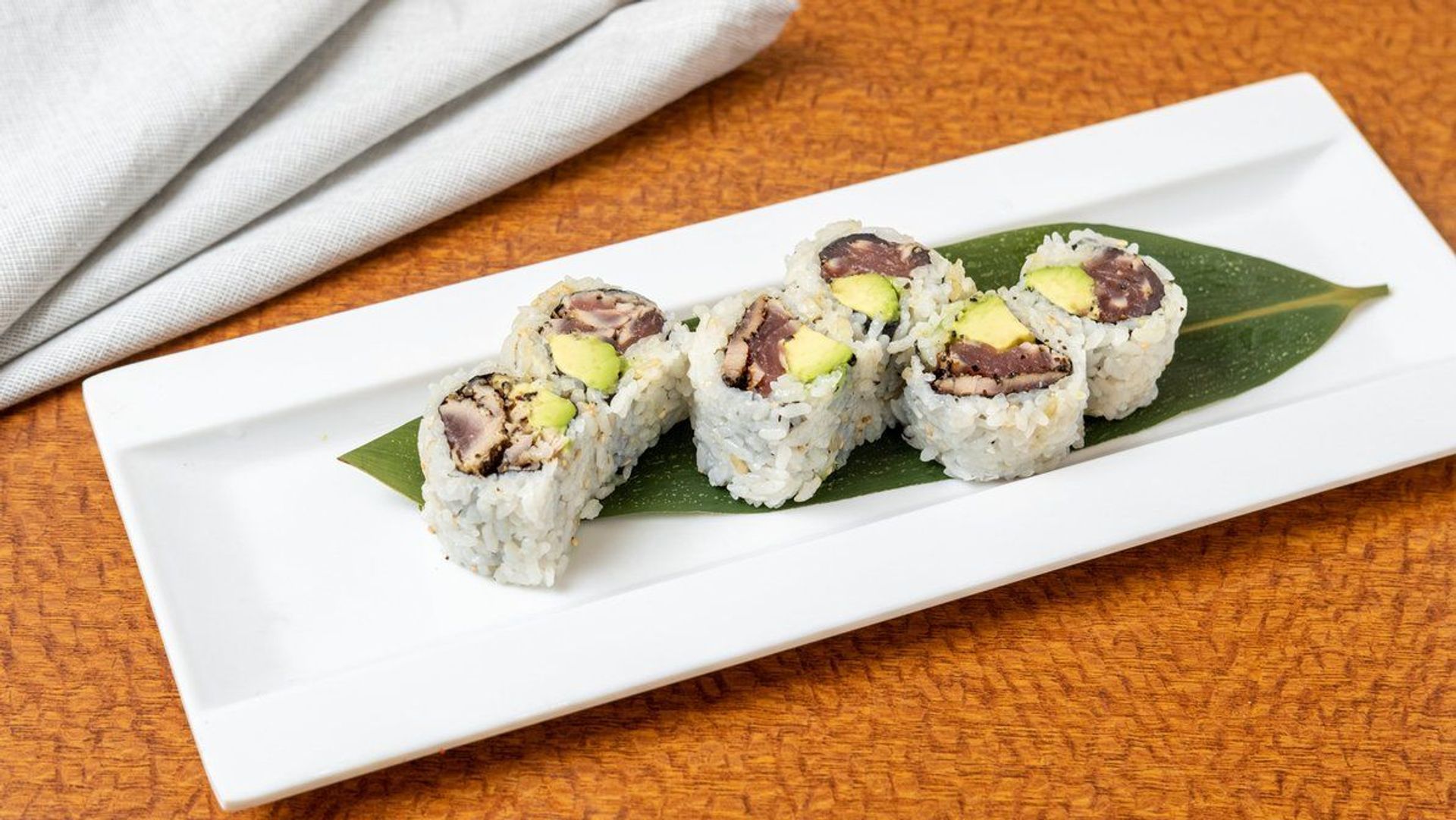 Pepper Tuna Avocado Roll ( 6 Pieces)