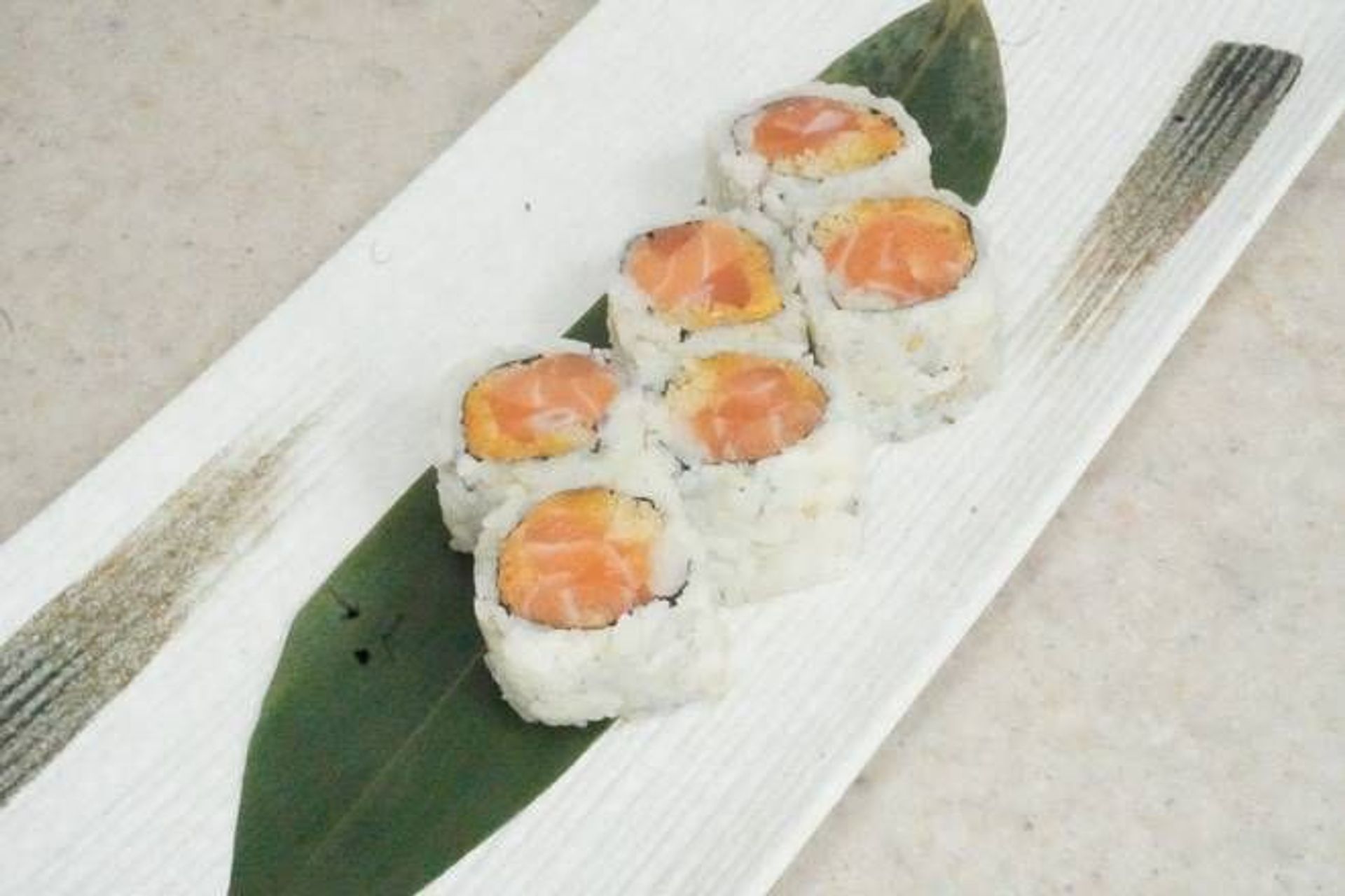 Spicy Crunchy Salmon Roll ( 6 Pieces)