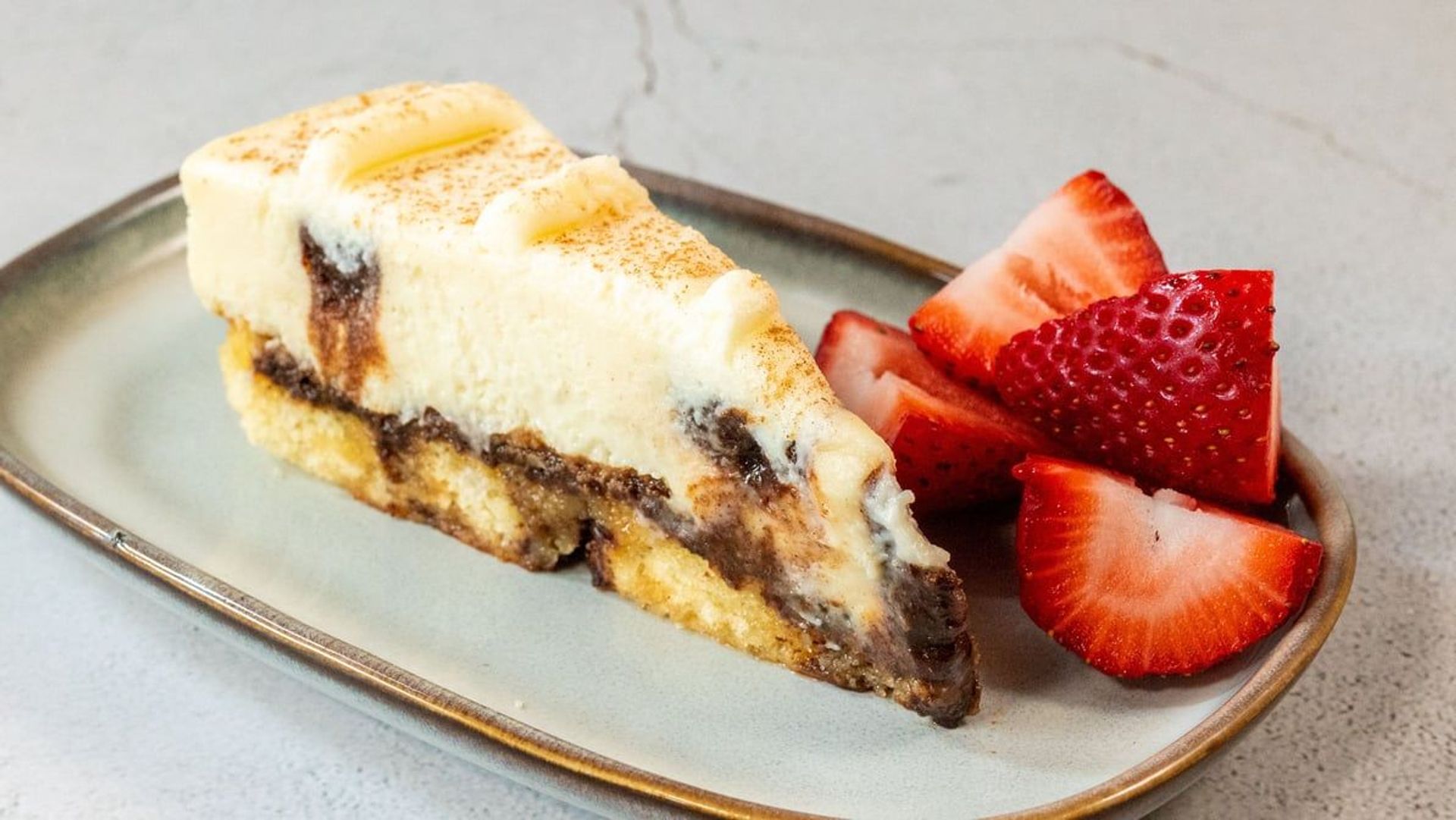 Cinnamon Bun Cheesecake