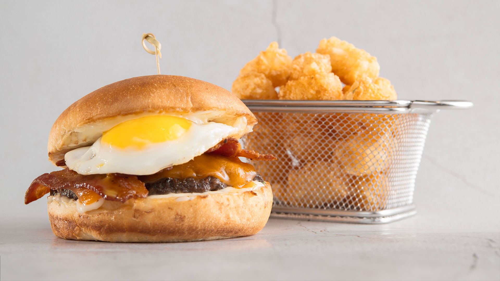 Breakfast burger with tater tots