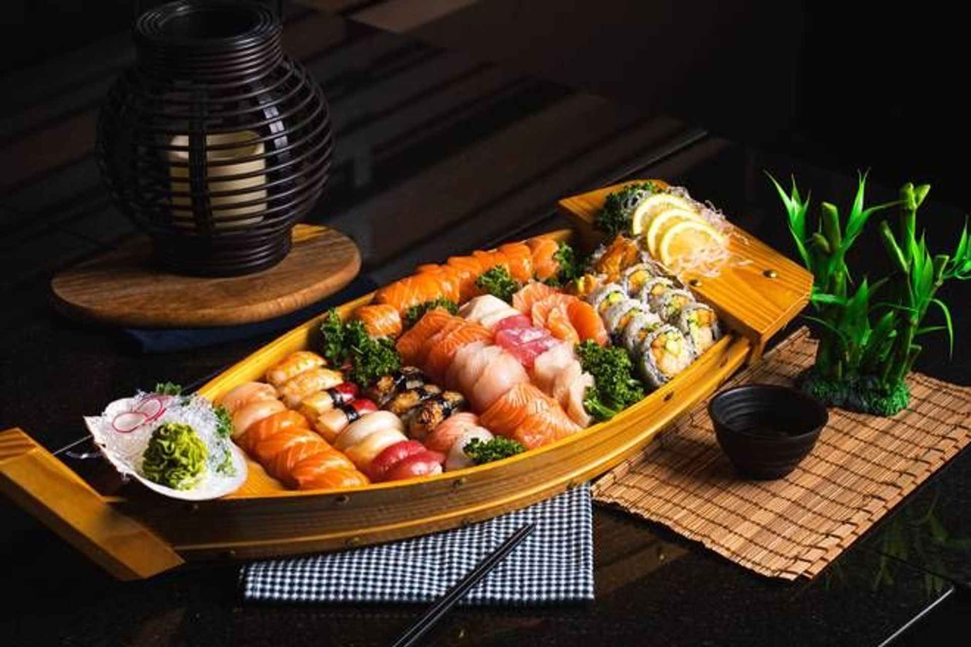 P22. Sushi and Sashimi Love (60 pcs)