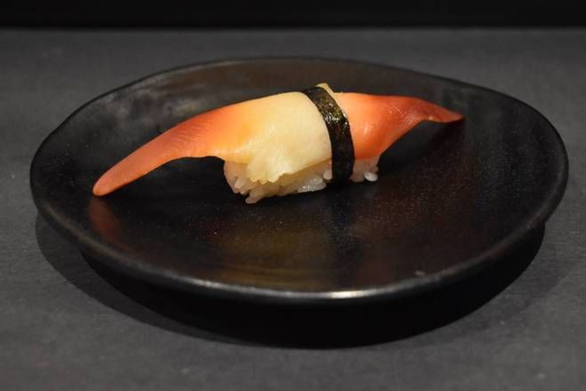 d28 Surf Clam Sushi Nigiri